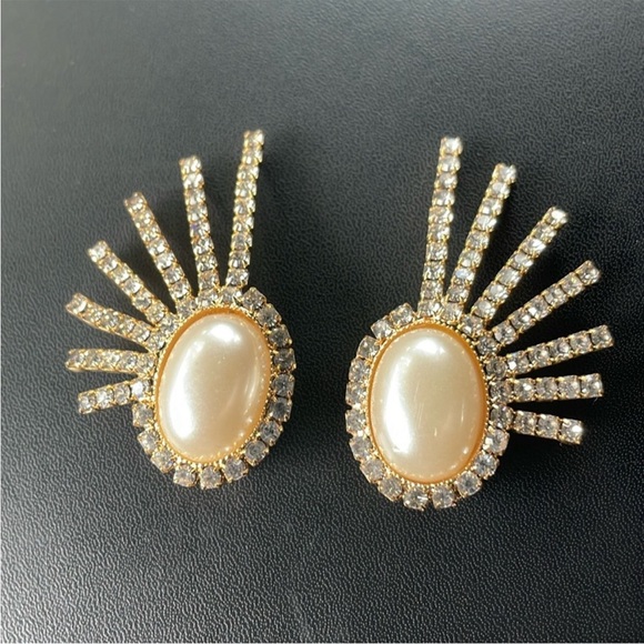 Vintage 80s gold tone clip statement earrings faux pearl - Picture 6 of 7